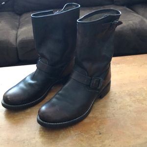 Women’s Frye Jenna Engineer Short Boot. Brown. 10